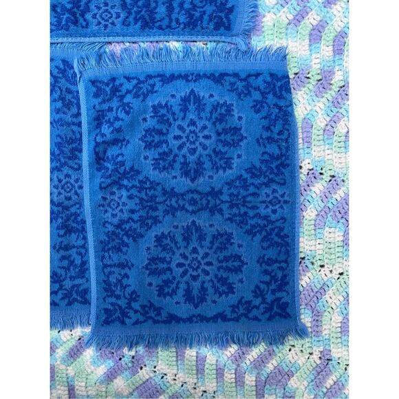 Vintage Set of Fingertip or Hand Towels - Picture 2 of 6